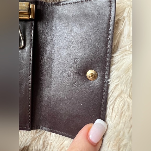 LOUIS VUITTON AUTHENTIC Amarante Monogram Vernis 4 Key Case - Picture 10 of 12